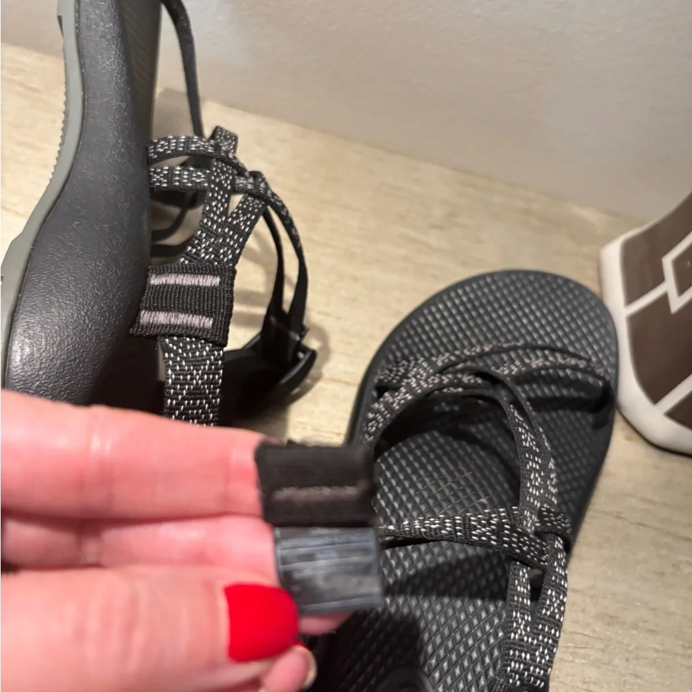 Chaco Black Strappy Sport Sandals size 6 Women’s Very good condition! - Picture 5 of 5